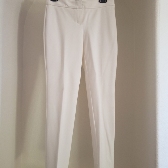 White Caché Pant Suit with Tank to Match - Picture 2 of 16
